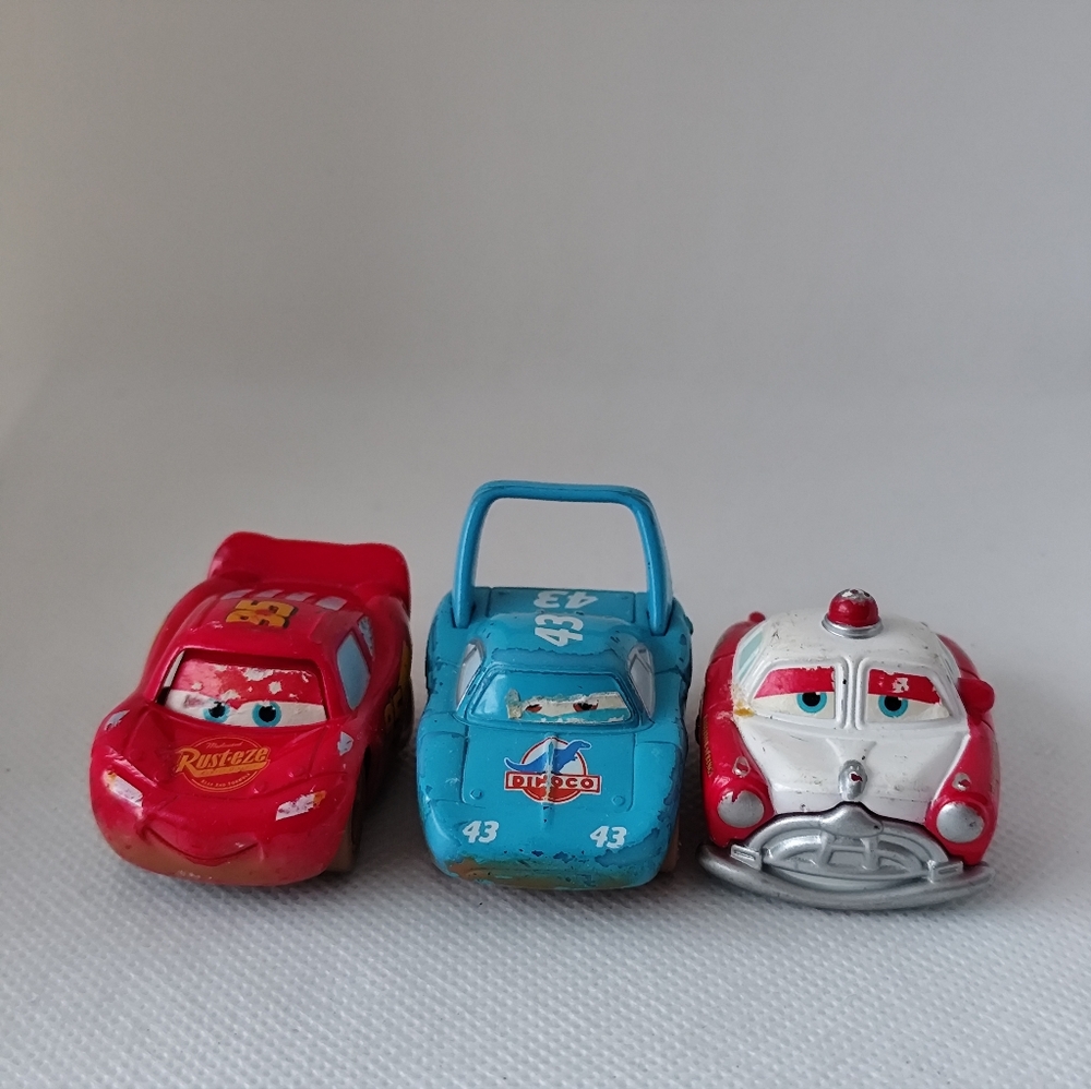 3/$20💗Disney Pixar mini die-cast toy cars lot of 3